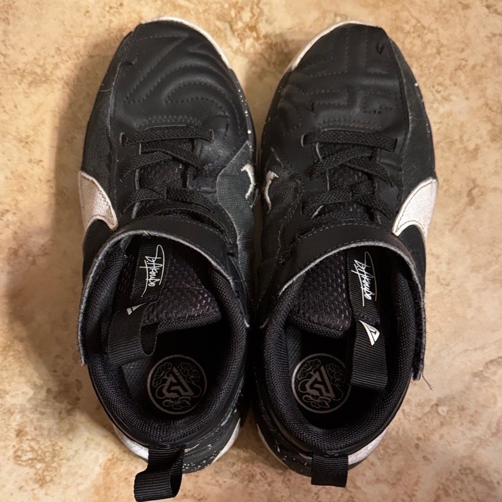 Nike Little Kids Giannis Antetokounmpo Basketball Sneakers